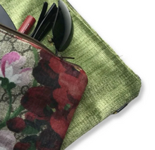 Load image into Gallery viewer, Floral Keychain Bag