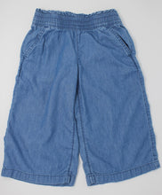 Load image into Gallery viewer, KIDS Fendi Logo Pocket Denim Capri